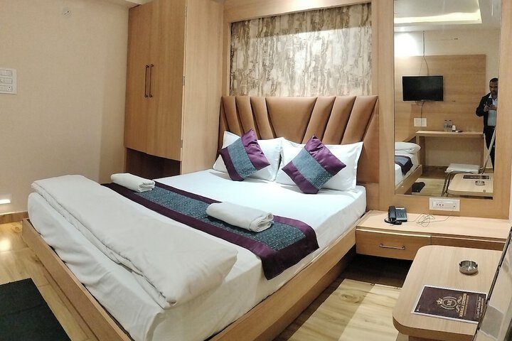 Room 3 of 10