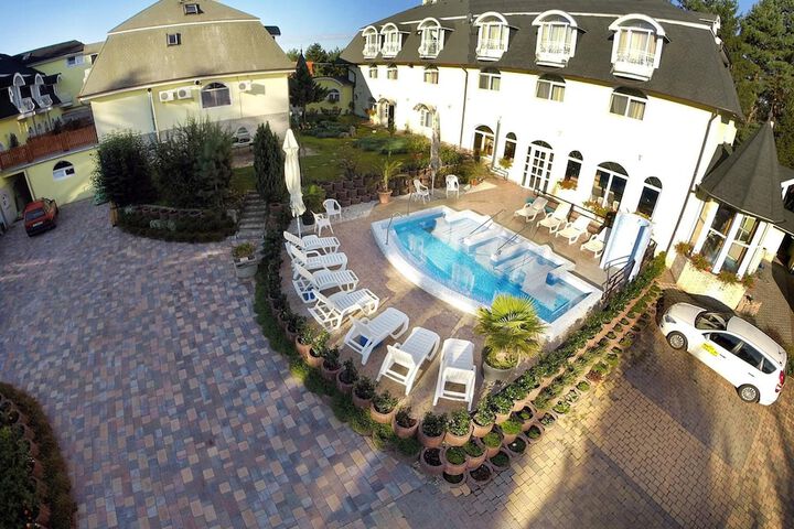 Pool 16 of 42