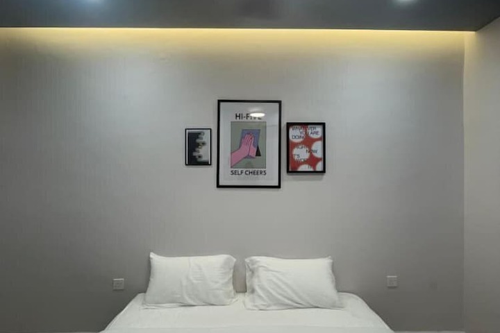 Room 25 of 72