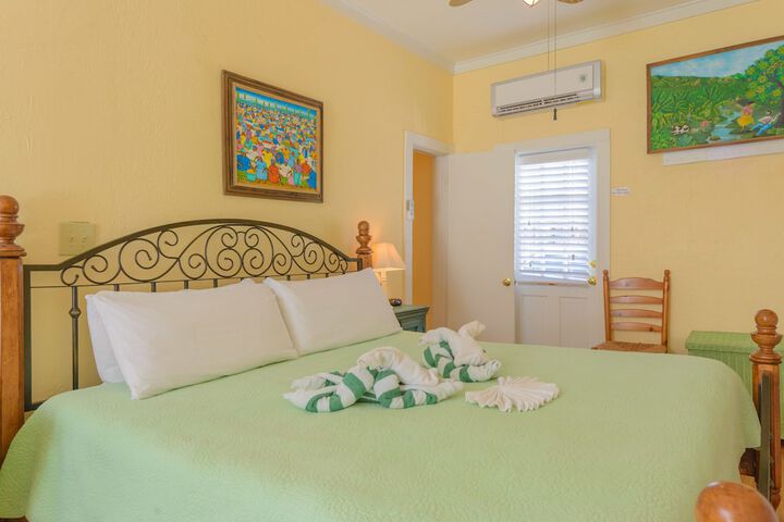 Room 4 of 77