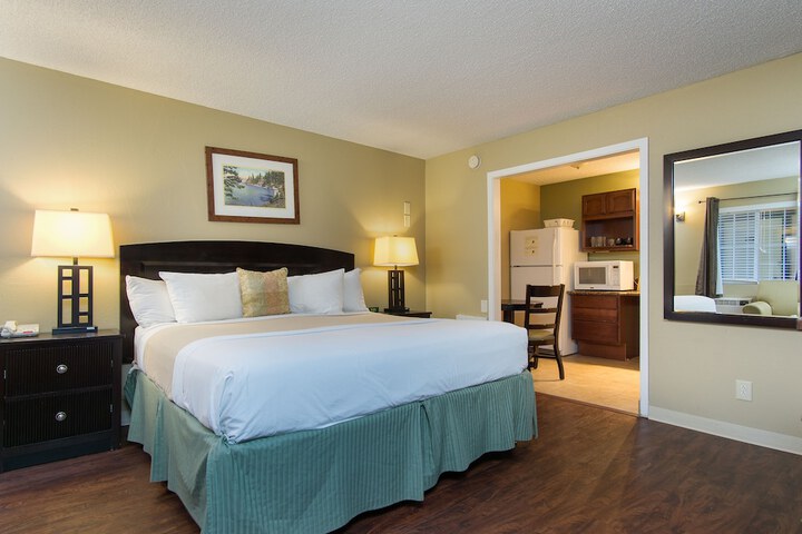 1 King Bed (8 of 28)