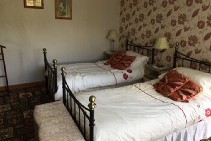 Room 13 of 33