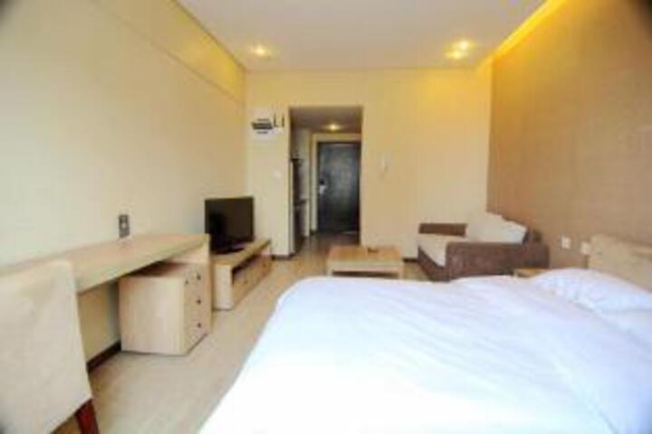 Room 5 of 6