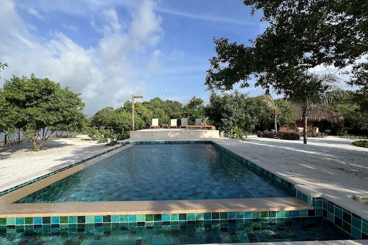 Pool 19 of 39