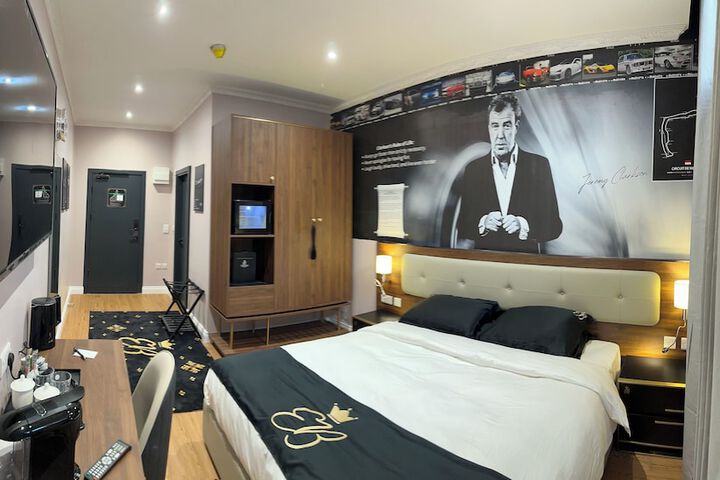 Room 15 of 117