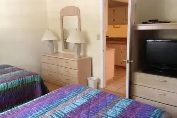 Room 3 of 10