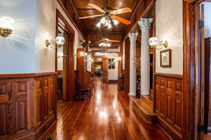 Ballroom/Hall 45 of 54