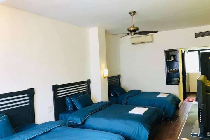 Room 4 of 12