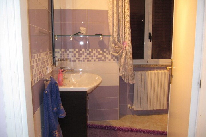 Room 5 of 10