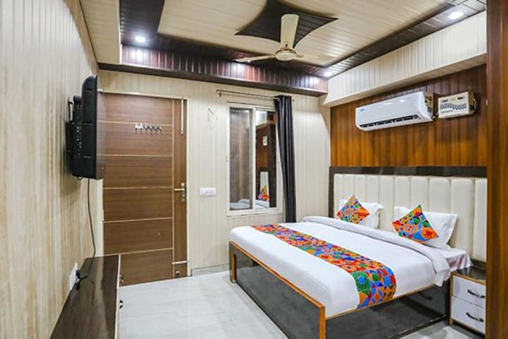 Room 13 of 21