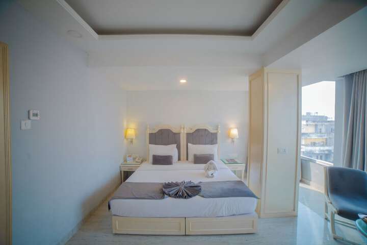 Room 35 of 76