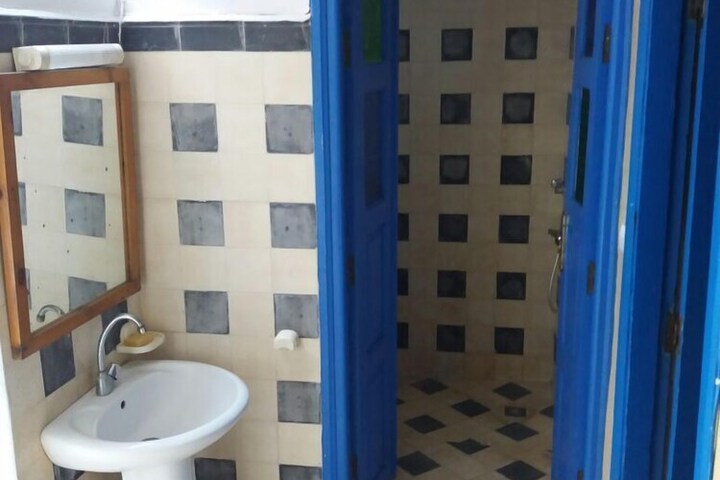 Room 33 of 48
