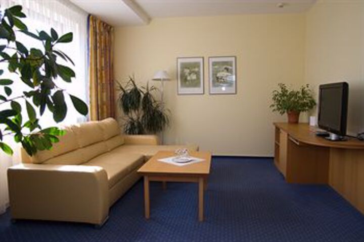 Room 53 of 67