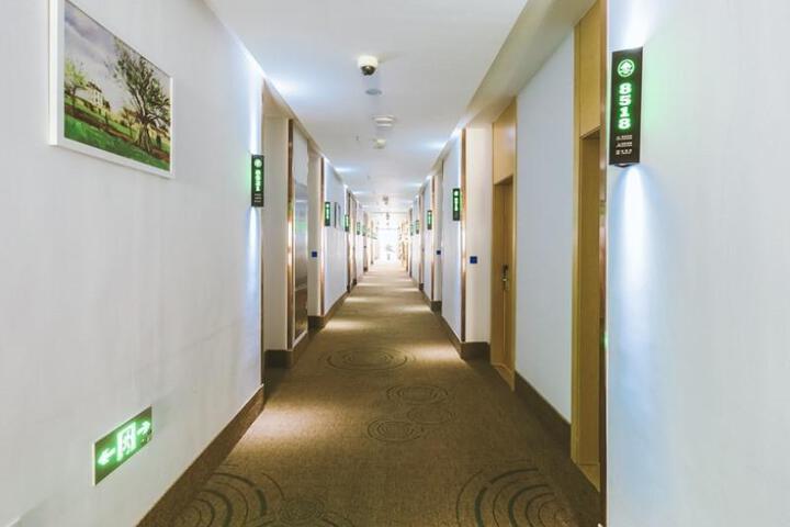 Greentree Inn Shanghai Fengxian District Nanqiaoxincheng Metro Station Express Hotel