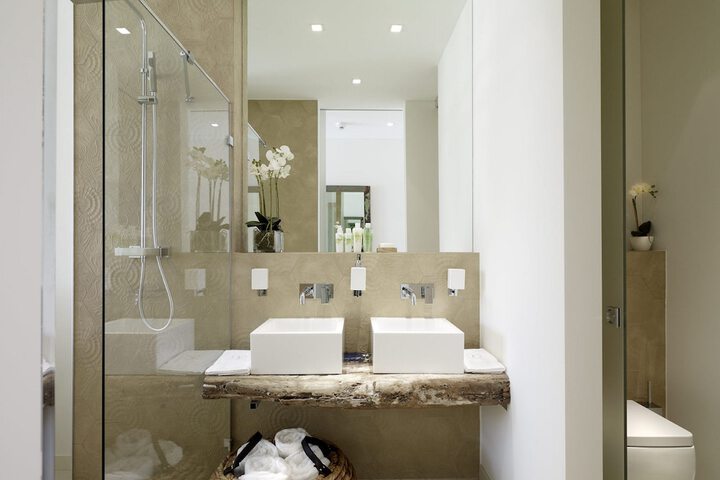 Clean Restrooms