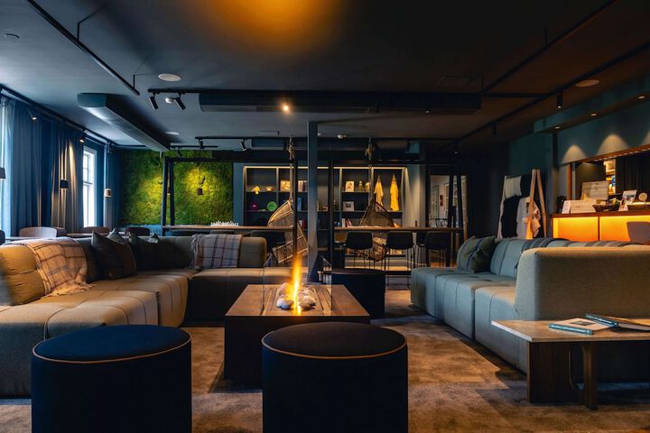 Guest Lobby