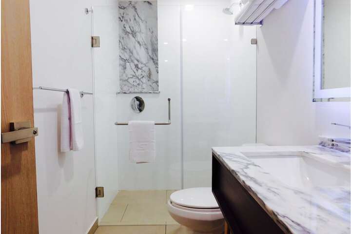 Room 30 of 83