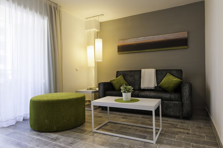 Room 16 of 46