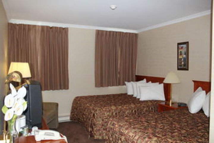 Room 10 of 29