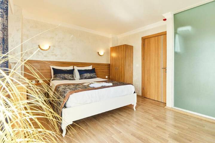 Room 16 of 28
