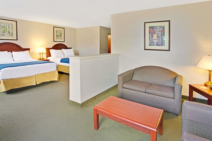 1 Queen Bed Exterior Corridor (5 of 9)