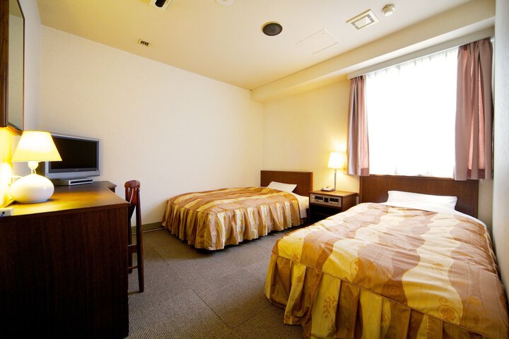 Room 12 of 34