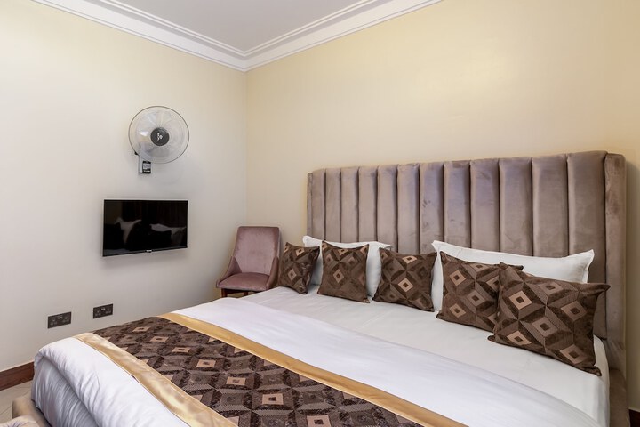 Room 9 of 72