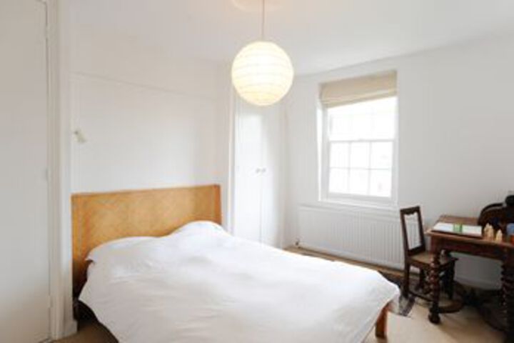 Room 4 of 7