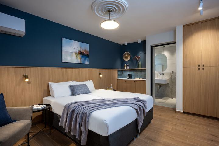 Room 10 of 29
