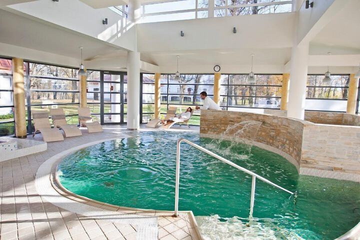 Pool 15 of 36