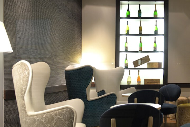Lounge 60 of 76