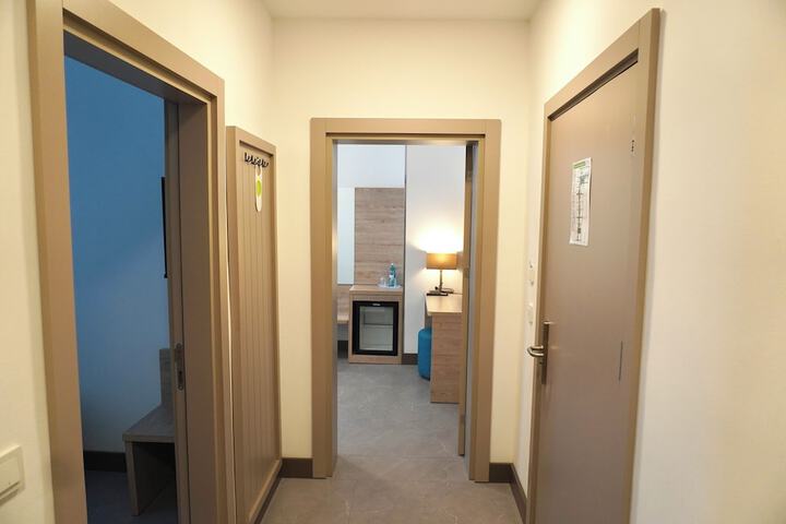 Room 27 of 70
