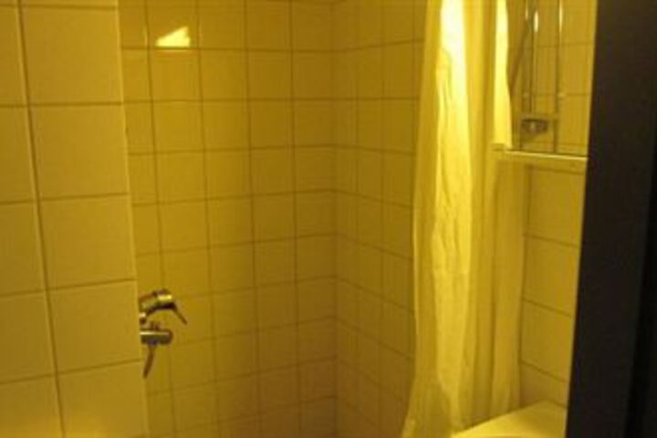 Room 2 of 11