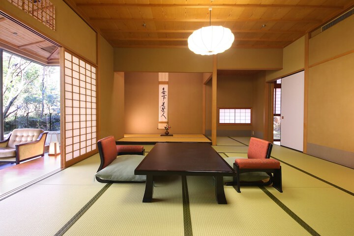 Room 23 of 214