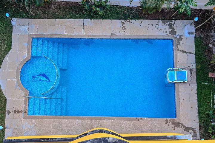 Pool 14 of 17