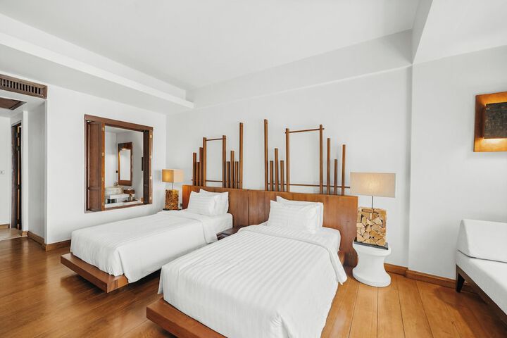 Room 27 of 144