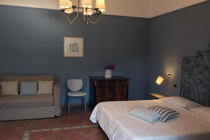 Room 2 of 32