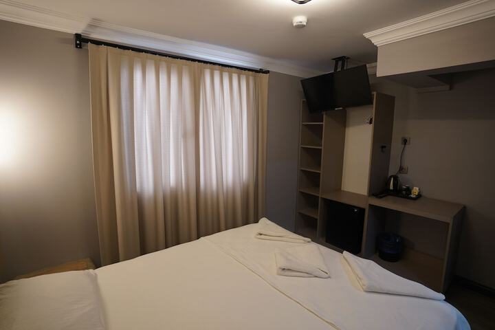 Room 12 of 27