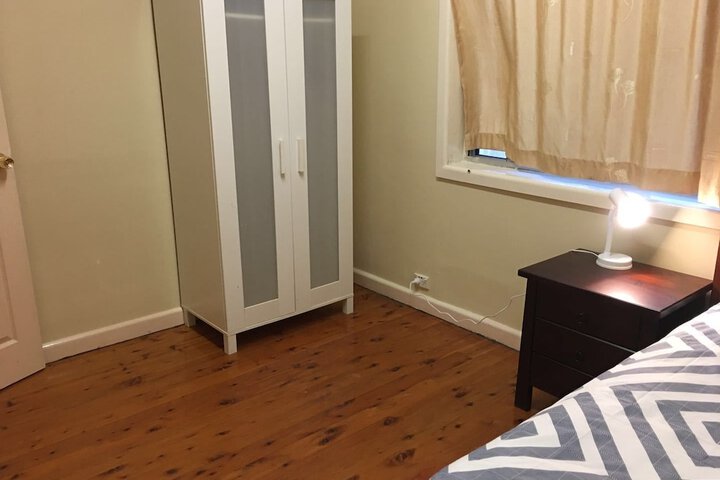 Room 4 of 11
