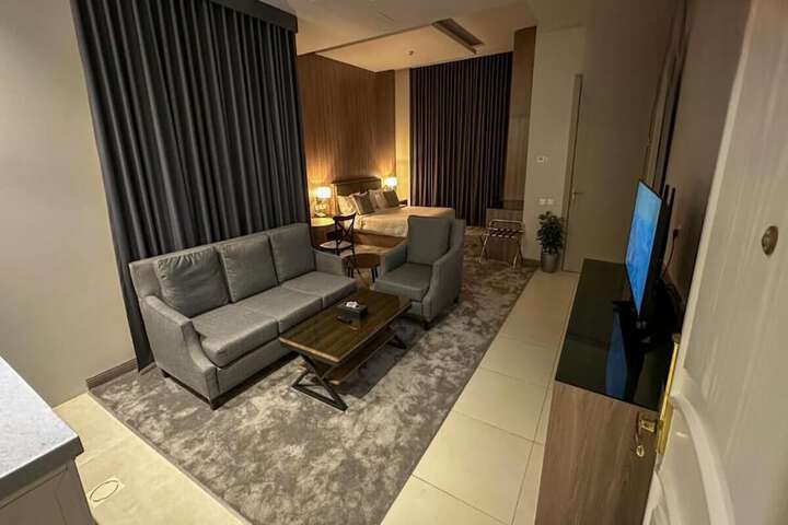 Room 18 of 30