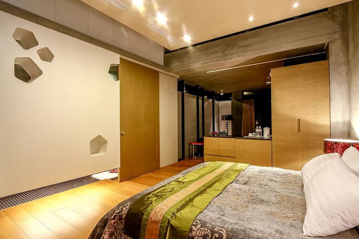 Room 11 of 43