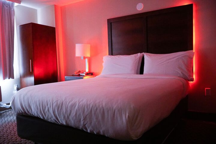 Superior King Bed (4 of 10)