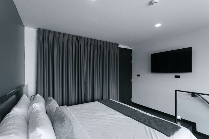 Room 9 of 82