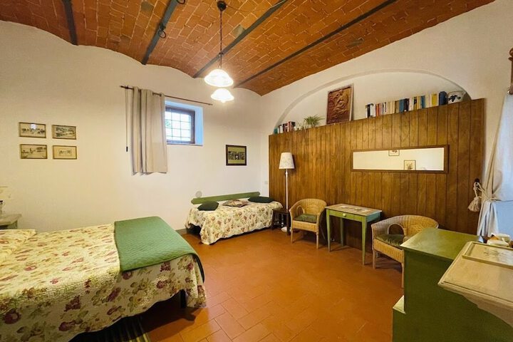 Room 4 of 62