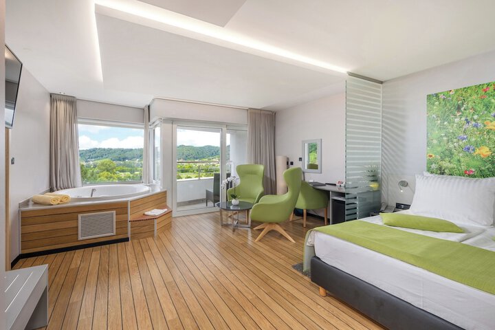 Room 6 of 36