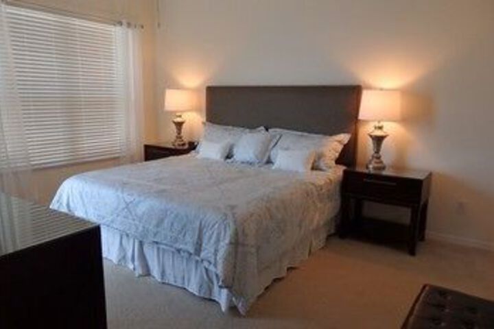 Room 11 of 32