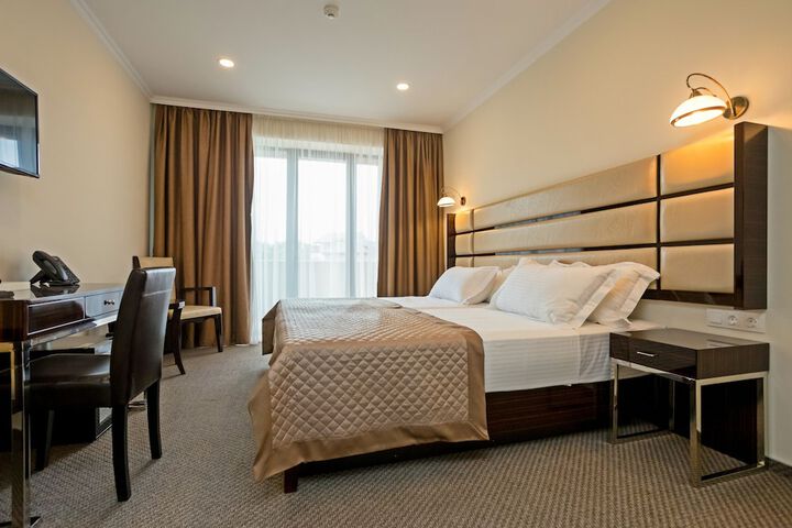 Room 5 of 33