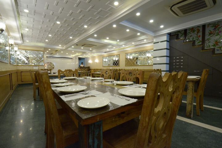Dining 14 of 17