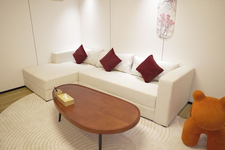 Room 42 of 95