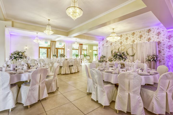 Ballroom/Hall 54 of 71